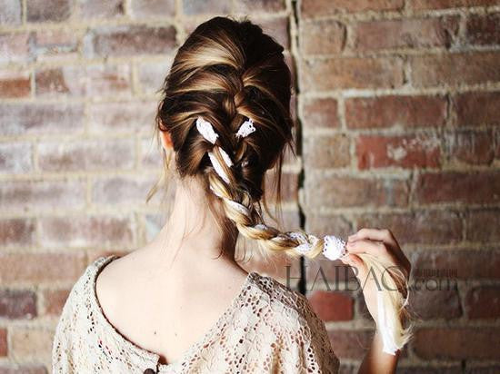 One lace create a romantic French  hairstyle